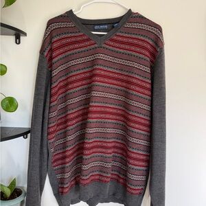 Chaps Men’s V-Neck Wool Grey & Red Patterned Sweater